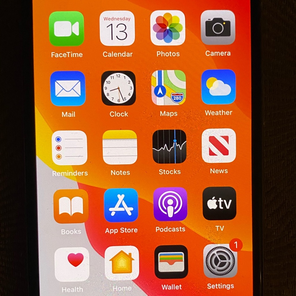 📱 iPhone X with 64G cracked glass on back.  Xfinity Mobile is the carrier.